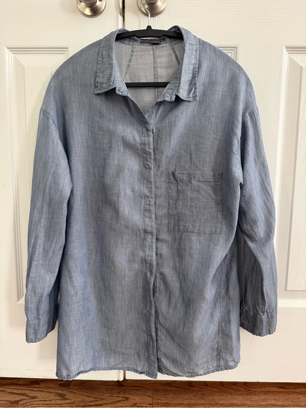 Vince. Women’s Boyfriend Solid Woven Collared Long Sleeve Button-Up Shirt S